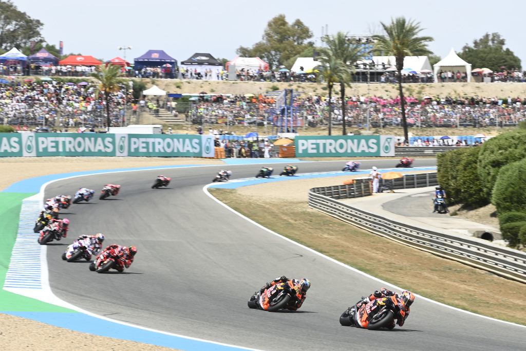 découvrez le grand prix d'espagne, un événement incontournable du championnat de formule 1. suivez les pilotes sur le circuit emblématique de barcelone, vivez des moments intenses de compétition et plongez dans l'ambiance électrisante des fans. ne manquez pas cette course excitante où vitesse et stratégie font la différence!