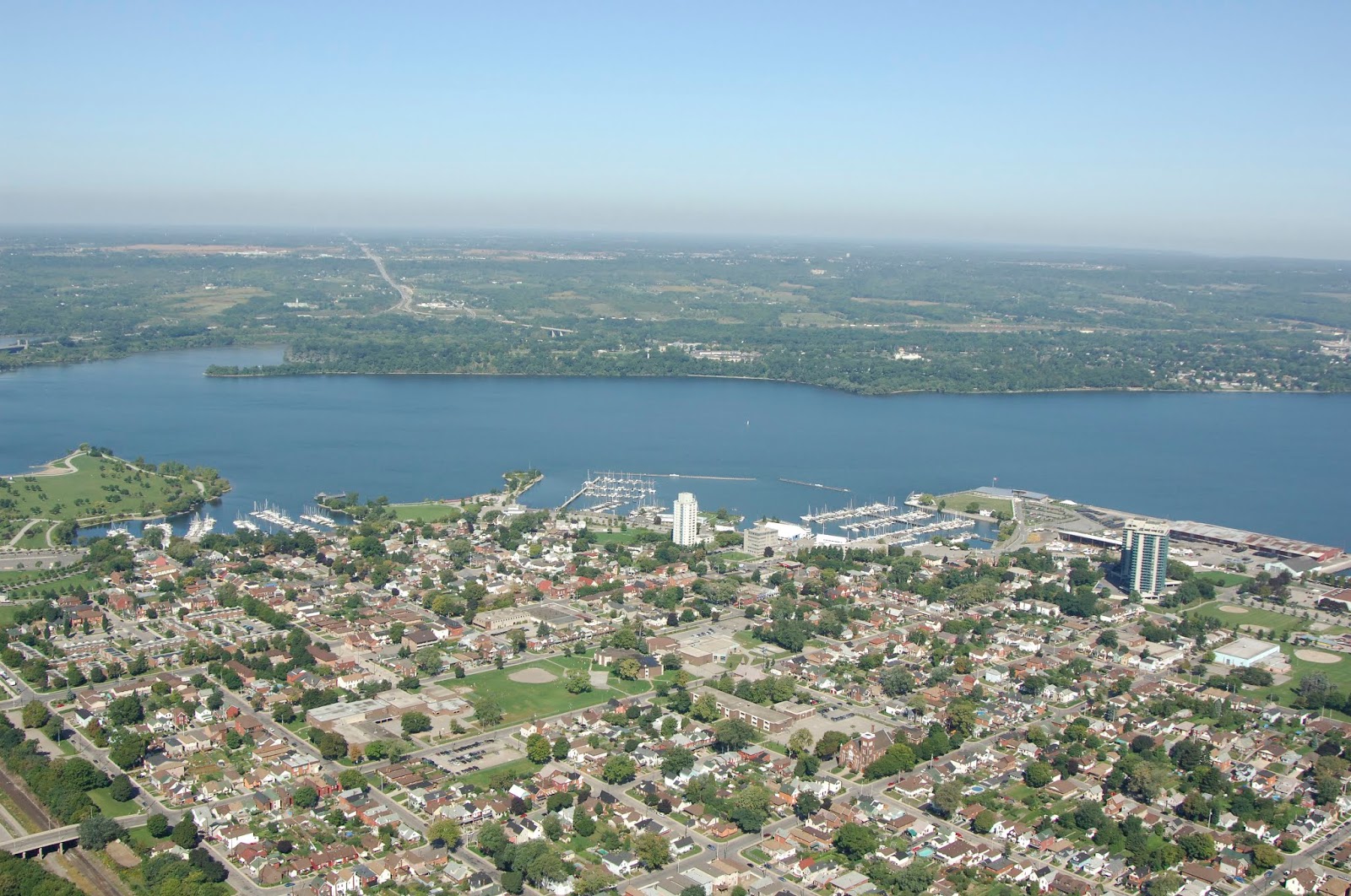découvrez la ville de hamilton, située en ontario, canada. explorez son histoire, ses attractions culturelles, et ses paysages naturels époustouflants, parfaits pour les amateurs de plein air et de découvertes urbaines.