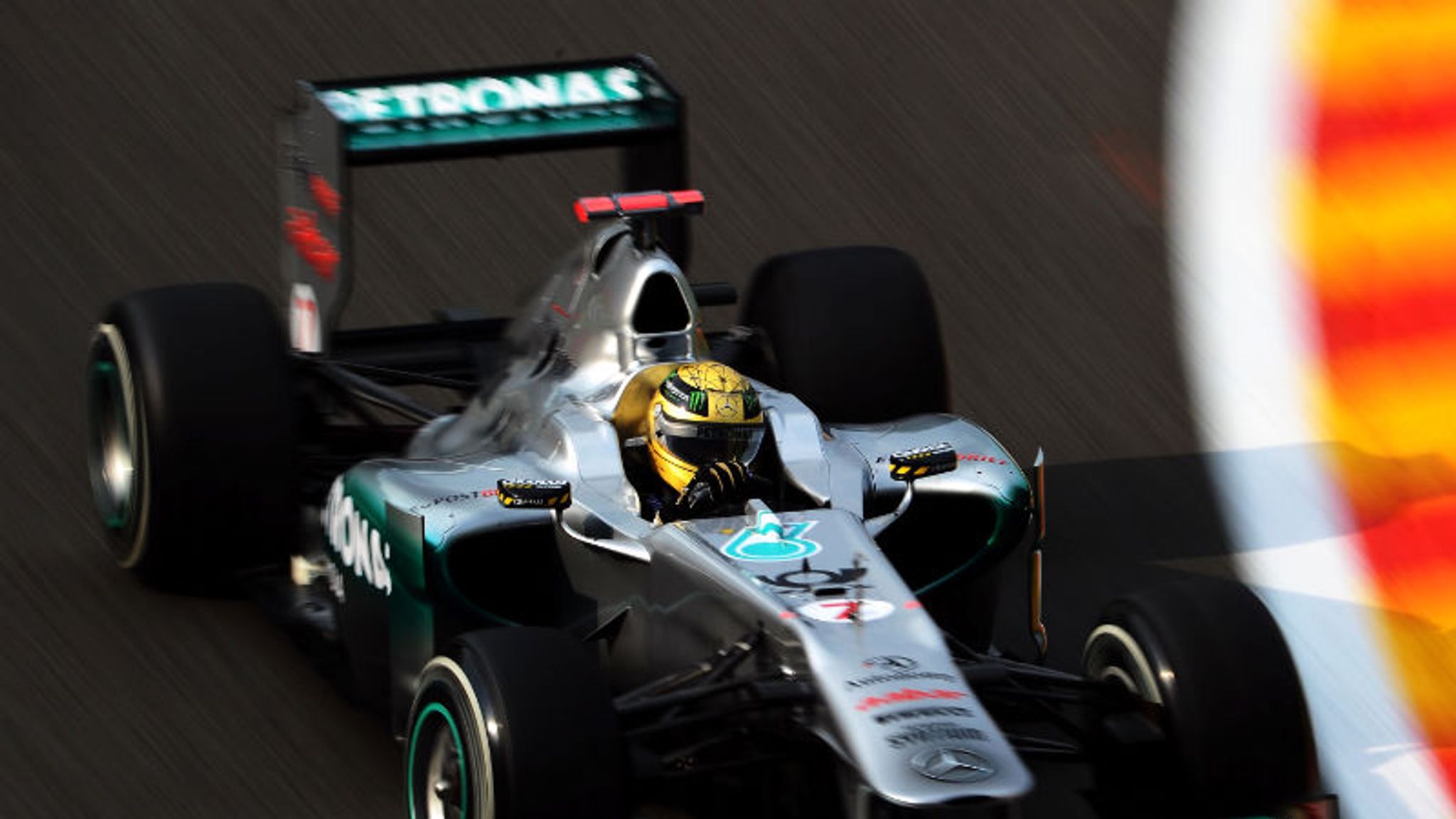 découvrez la légende de michael schumacher, icône de la formule 1. plongez dans sa carrière emblématique, ses records impressionnants et ses moments inoubliables sur les circuits du monde entier.