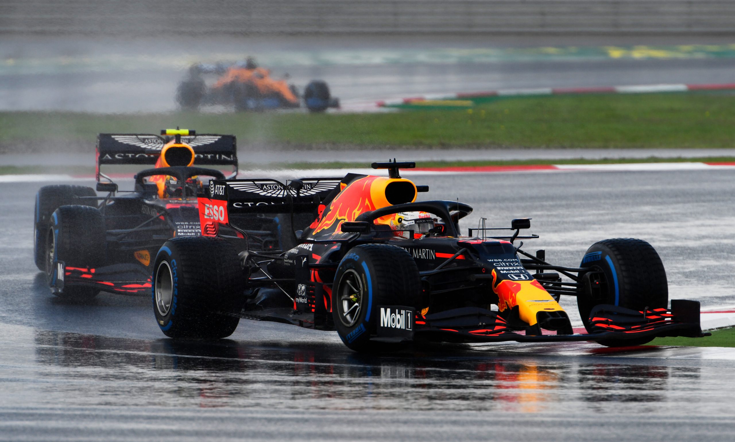 découvrez tout sur la suspension verstappen, un élément clé de la performance en formule 1. apprenez comment cette technologie innovante influence la maniabilité et le confort de conduite, et comment elle contribue aux victoires emblématiques de max verstappen sur les circuits.