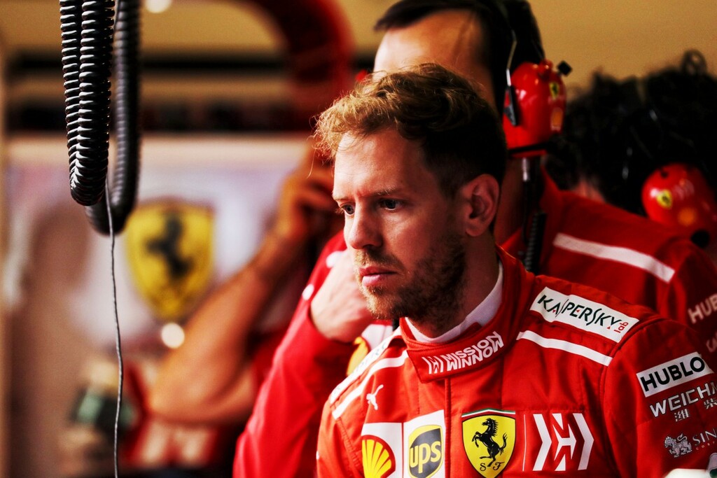 découvrez le retour surprenant de sebastian vettel à l'école ! plongez dans son parcours inspirant, ses réflexions sur la vie après la formule 1, et comment il partage sa passion pour la connaissance avec les jeunes générations.