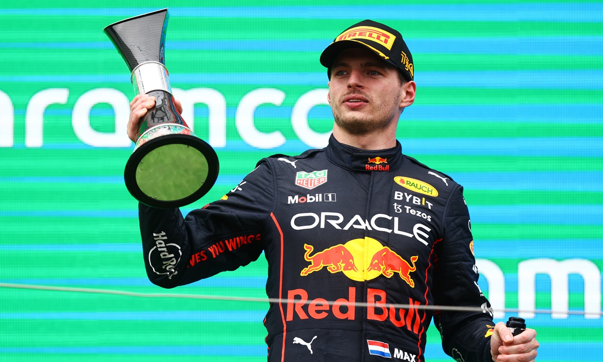Max Verstappen pourrait-il rejoindre Mercedes ? Une rumeur surprenante tourne autour du champion du monde