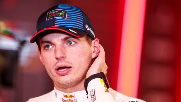 Un bouleversement imminent en Formule 1 ? Les médias italiens parlent d&rsquo;un transfert potentiel de Verstappen chez Mercedes