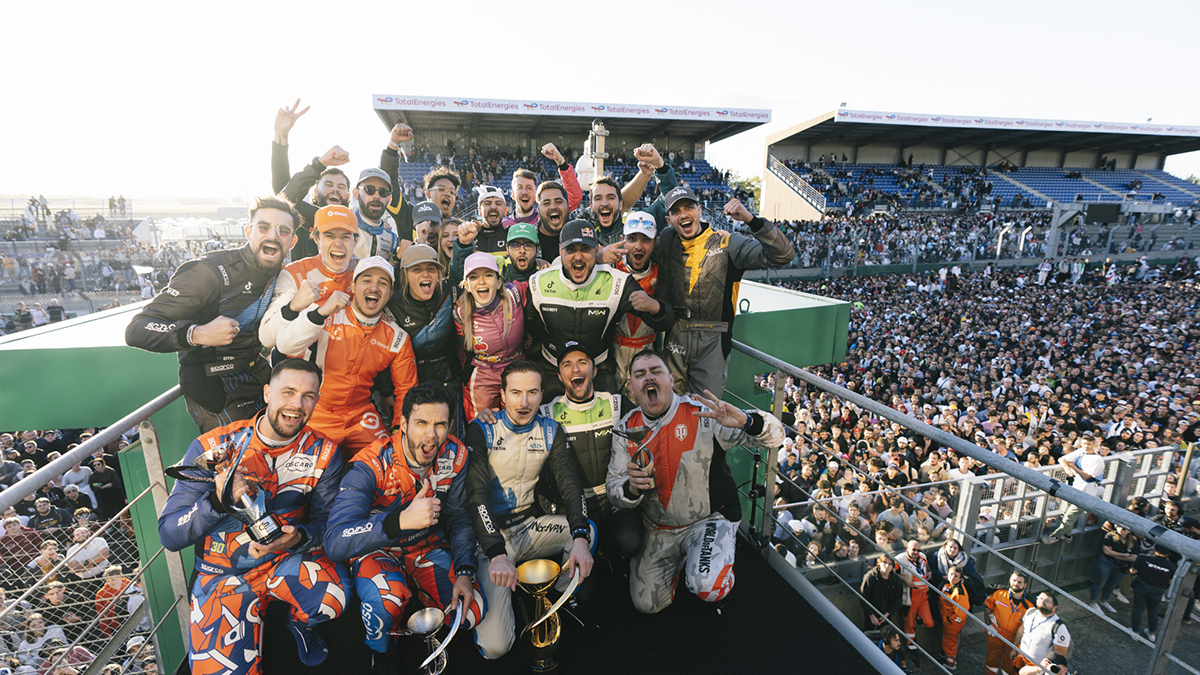 suivez en direct le grand prix de grande-bretagne de formule 1 ! revivez les moments forts, les interviews et les analyses des performances des pilotes sur le circuit légendaire. ne manquez rien de cette course palpitante qui promet des sensations fortes et des rebondissements inédits.