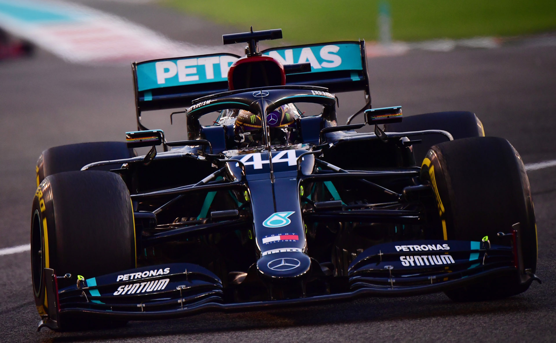 découvrez les derniers pourparlers autour de mercedes f1, les stratégies de l'équipe, les nouvelles recrues et les perspectives pour la saison à venir. restez informé des évolutions au sein de cette écurie emblématique de la formule 1.