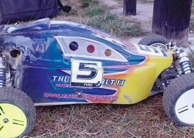 Des bolides de voitures radiocommandées rugissent à 45 000 tours par minute, sous une réglementation digne de la Formule 1