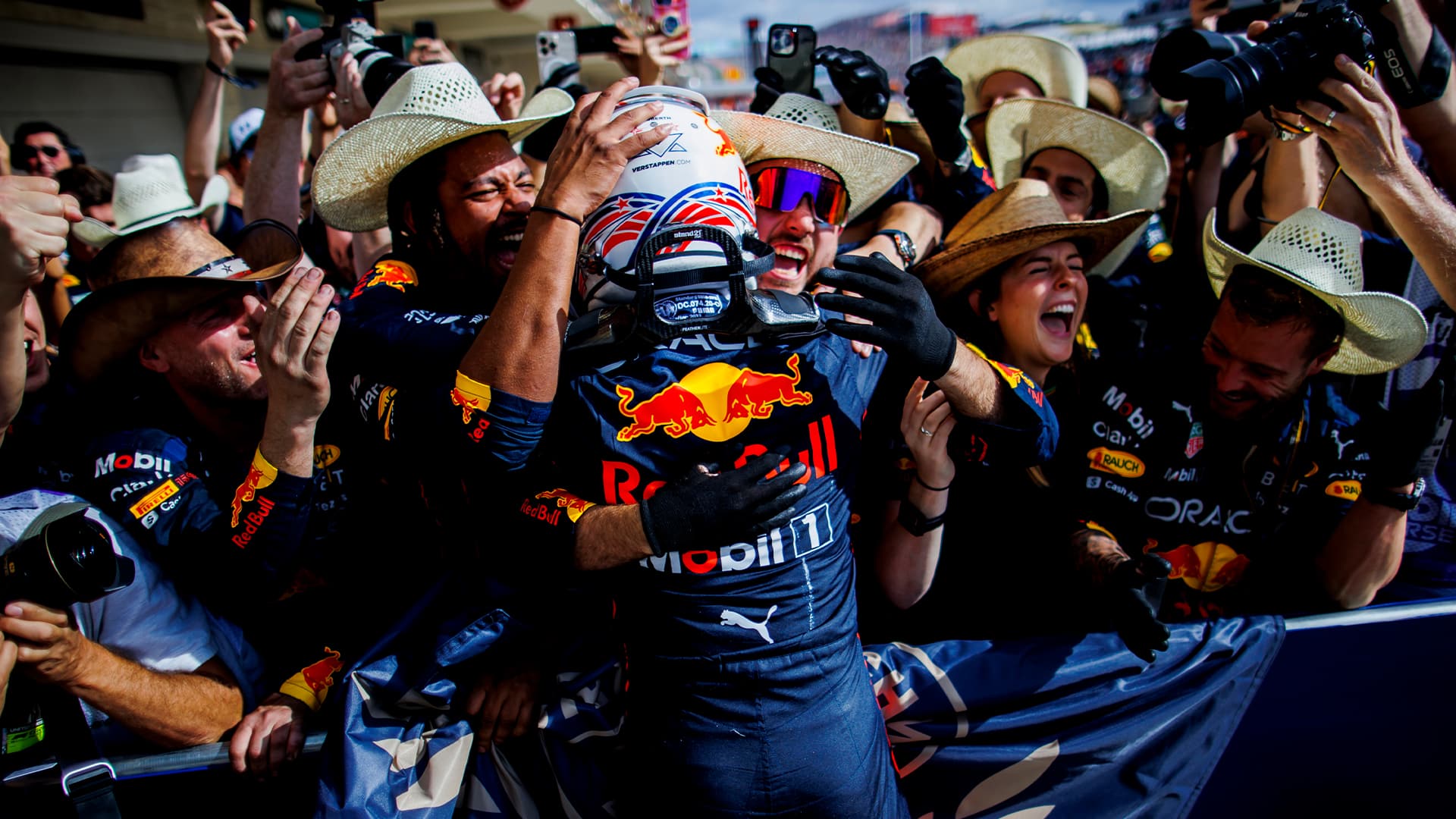 découvrez les dernières inquiétudes autour de red bull : impact sur la santé, controverses et avis d’experts. informez-vous sur les risques potentiels liés à la consommation de cette boisson énergisante populaire.