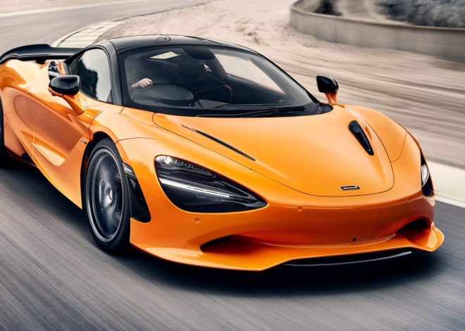 PHOTOS – Une McLaren F1 unique signée par Lewis Hamilton pourrait atteindre des prix record