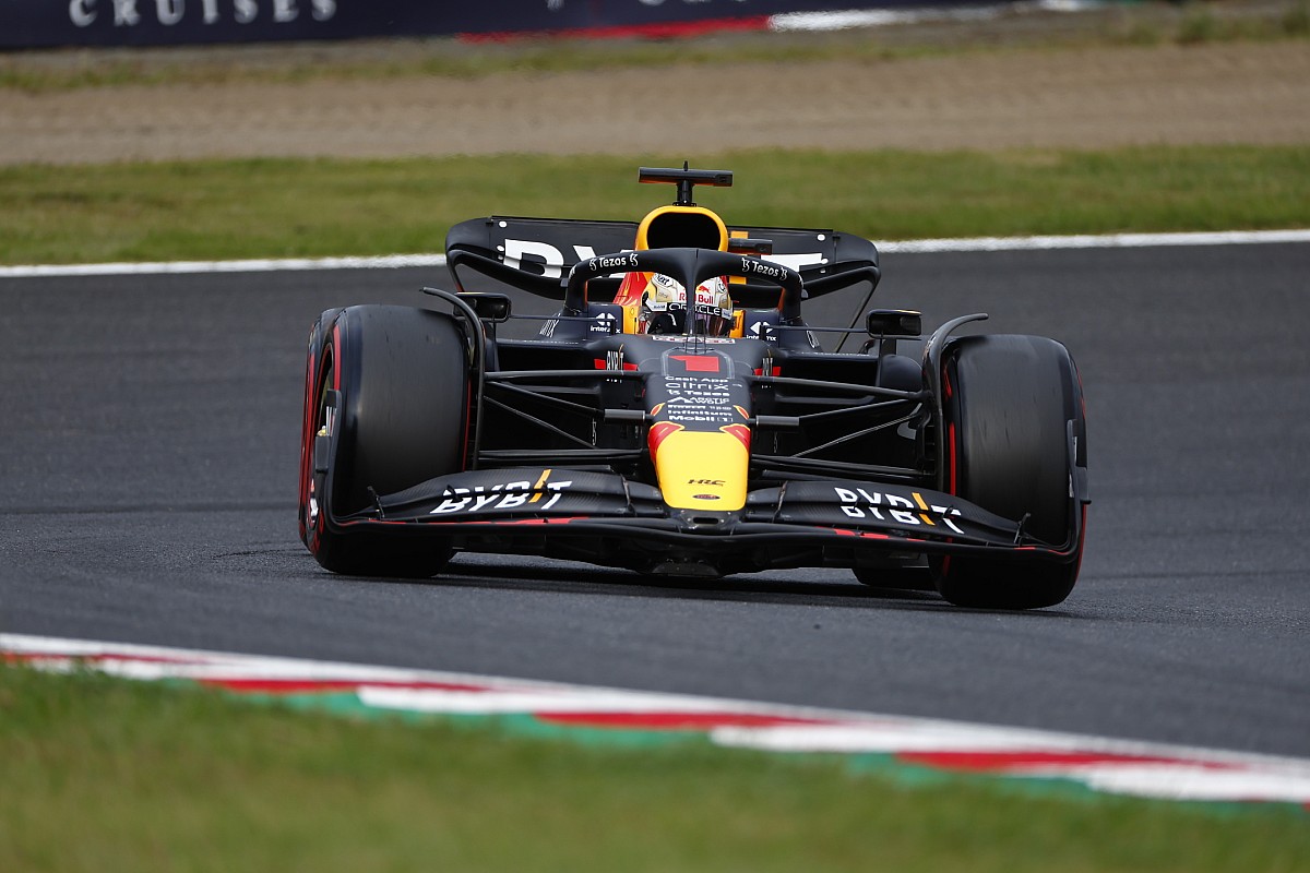découvrez les conséquences des disqualifications de piastri et norris, et comment verstappen saisit son opportunité à las vegas pour dominer la course.