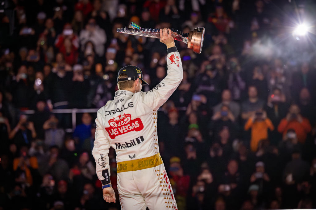 revivez la performance impressionnante de verstappen qui domine le grand prix de las vegas avec maestria, offrant un spectacle de vitesse et de maîtrise inégalé.