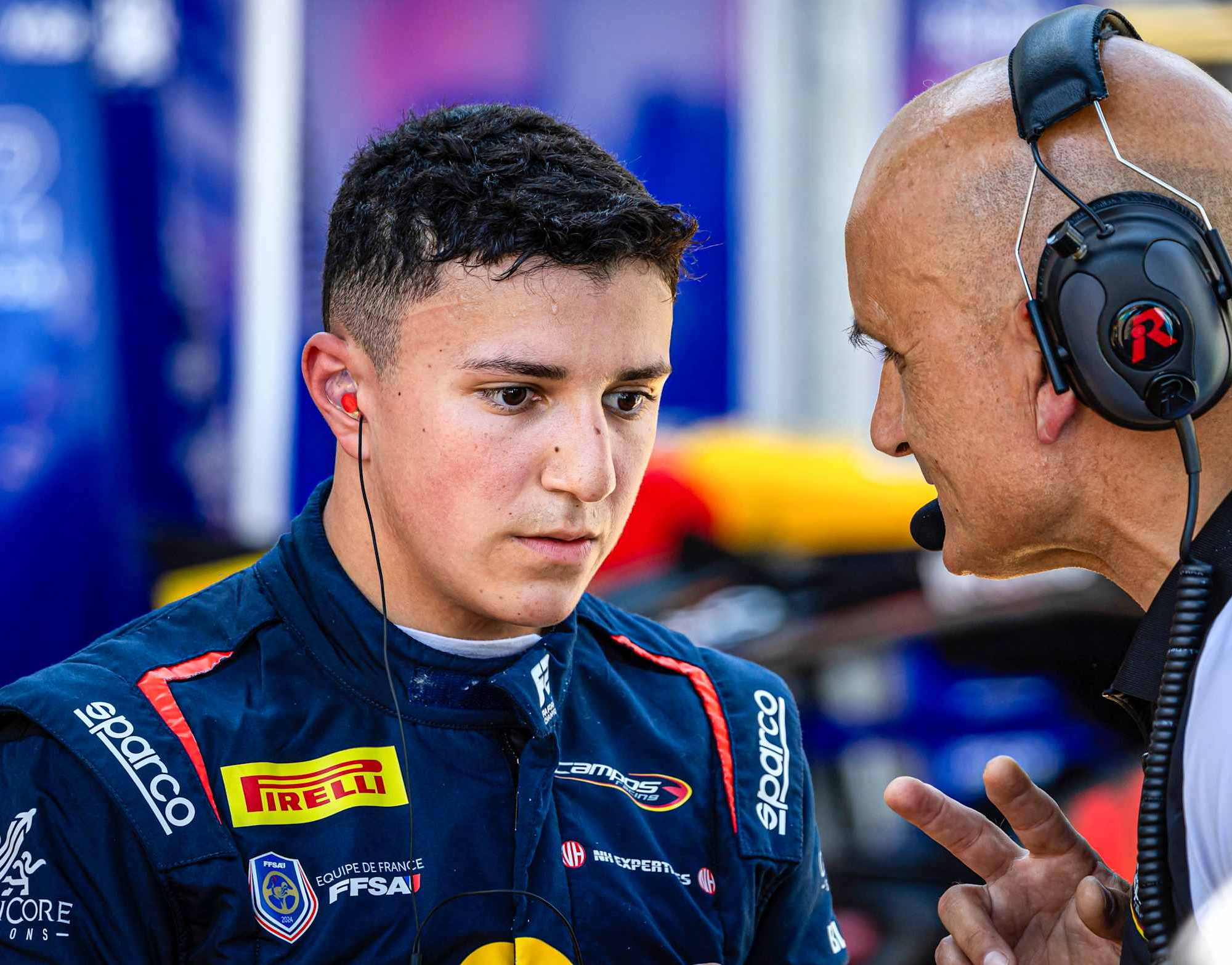 découvrez isack hadjar, pilote officiel red bull, ses exploits en course et son parcours prometteur dans le monde de la formule 1.