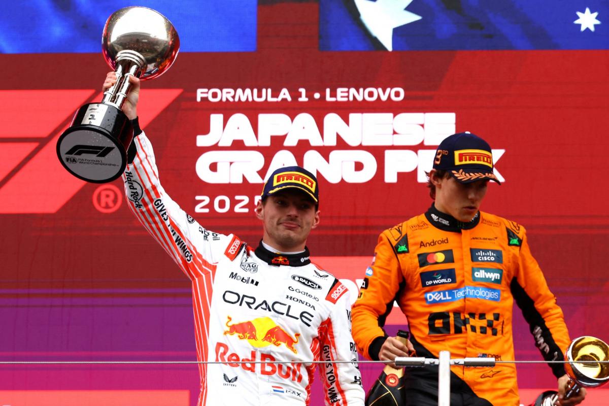 découvrez la stratégie de verstappen face aux mclaren lors des dernières courses, son approche tactique et ses choix clés pour dominer ses adversaires.