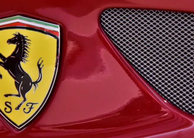 Formule 1 : Ferrari présente sa nouvelle monoplace aux couleurs rouge et blanche