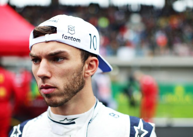 Formule 1 : Pierre Gasly suscite la controverse en arborant une veste Ferrari lors d&rsquo;une journée de ski, coïncidant avec l&rsquo;anniversaire de Michael Schumacher