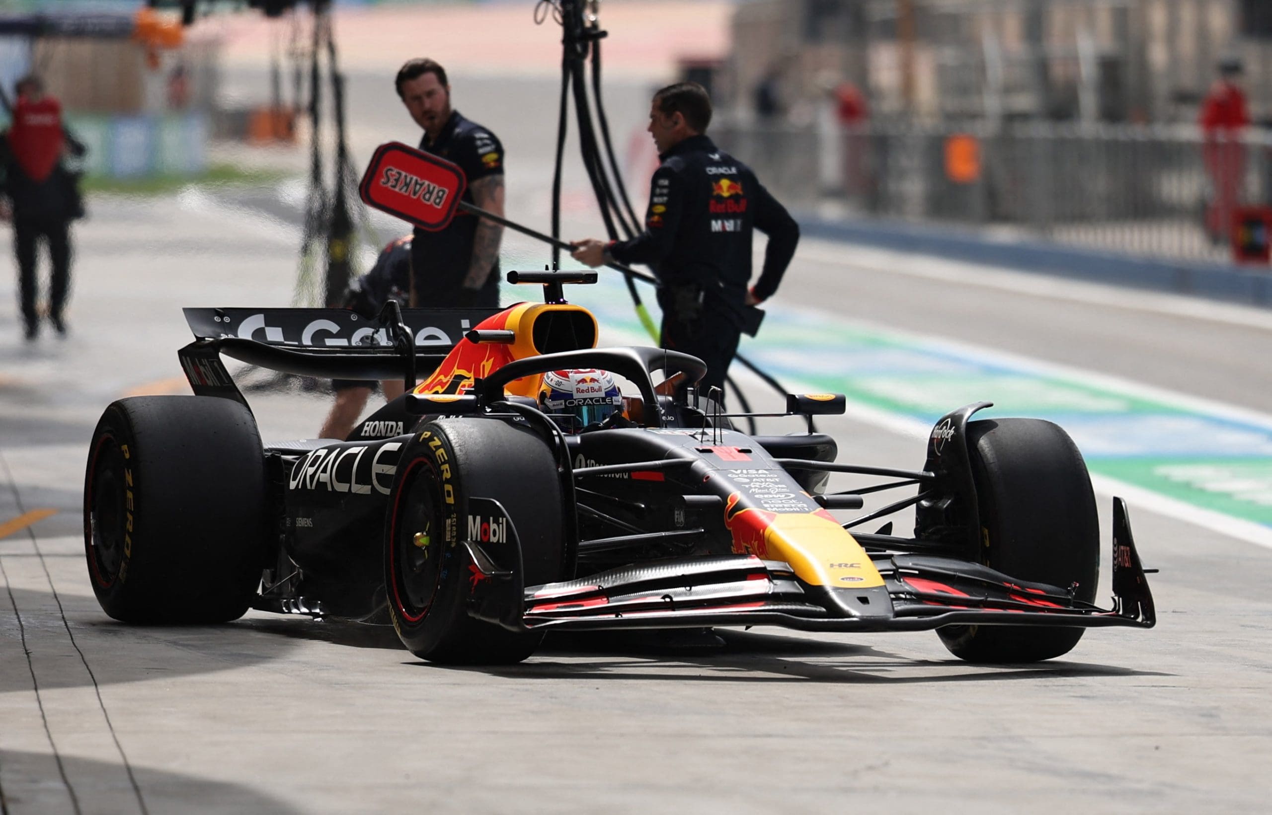 Formule 1 : Max Verstappen déclare la guerre à la F1 2026 – l’ère hybride divise le champion