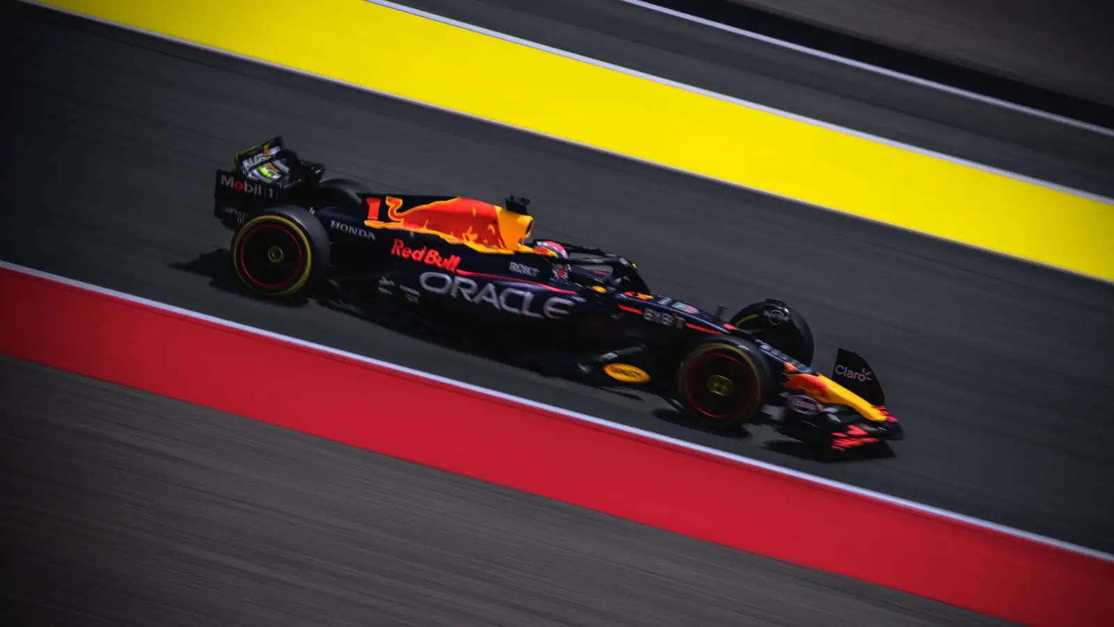 découvrez la domination des équipes red bull, mclaren, mercedes et ferrari lors des essais de la saison f1 2026, avec des performances impressionnantes et un avant-goût d'une compétition intense.