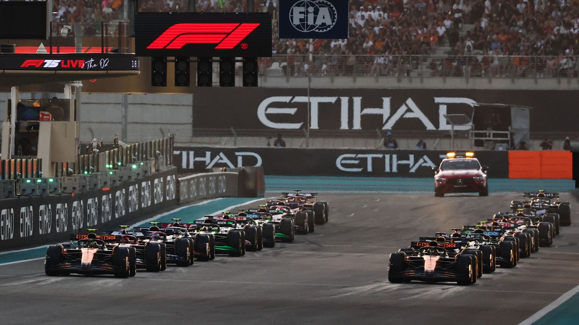 ferrari domine les essais du grand prix de bahreïn en formule 1, montrant une performance impressionnante avant la course.