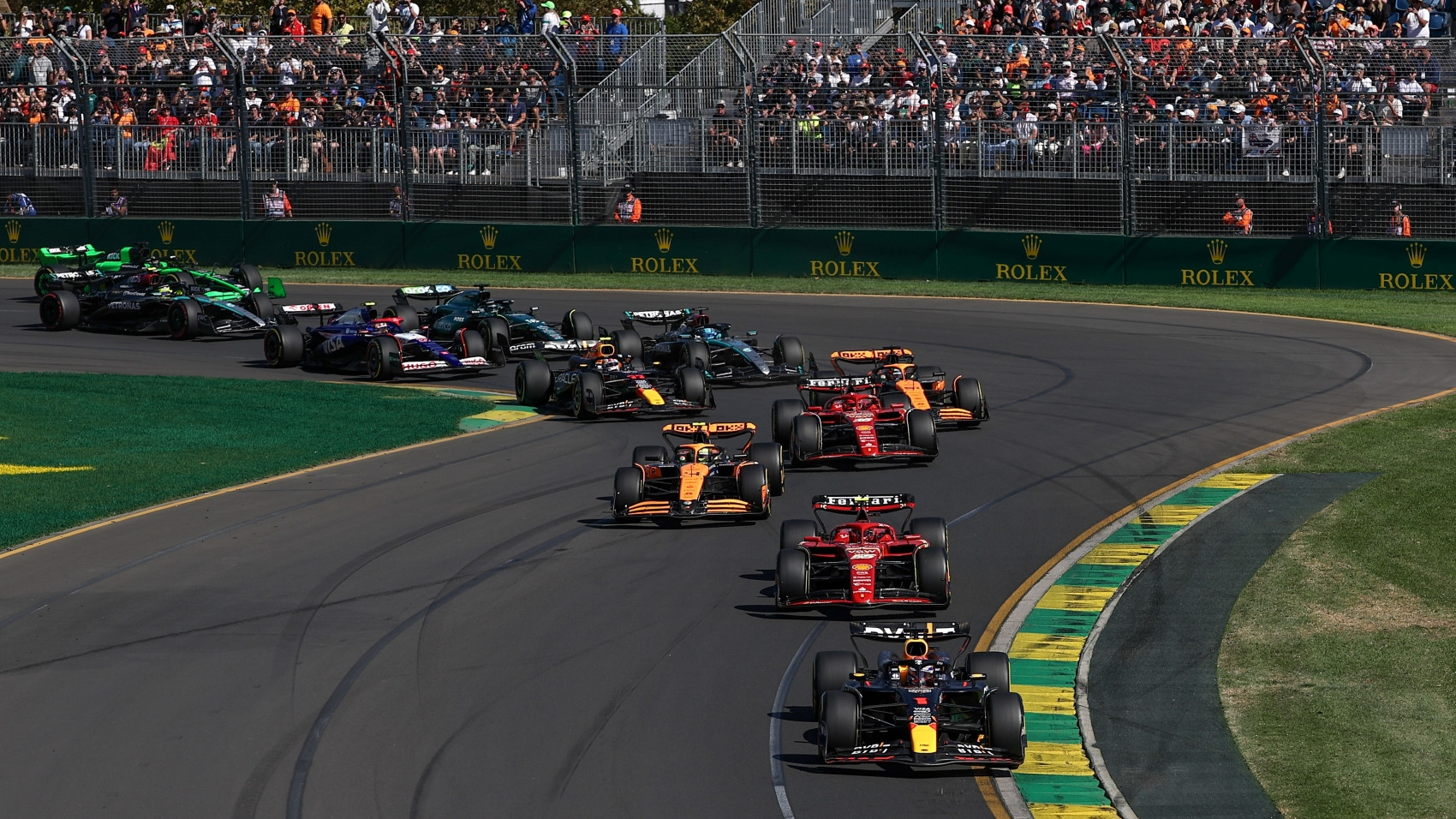 suivez le grand prix d'australie de formule 1 avec son départ au petit matin. vivez toute l'excitation et l'intensité de la course dès les premières heures.