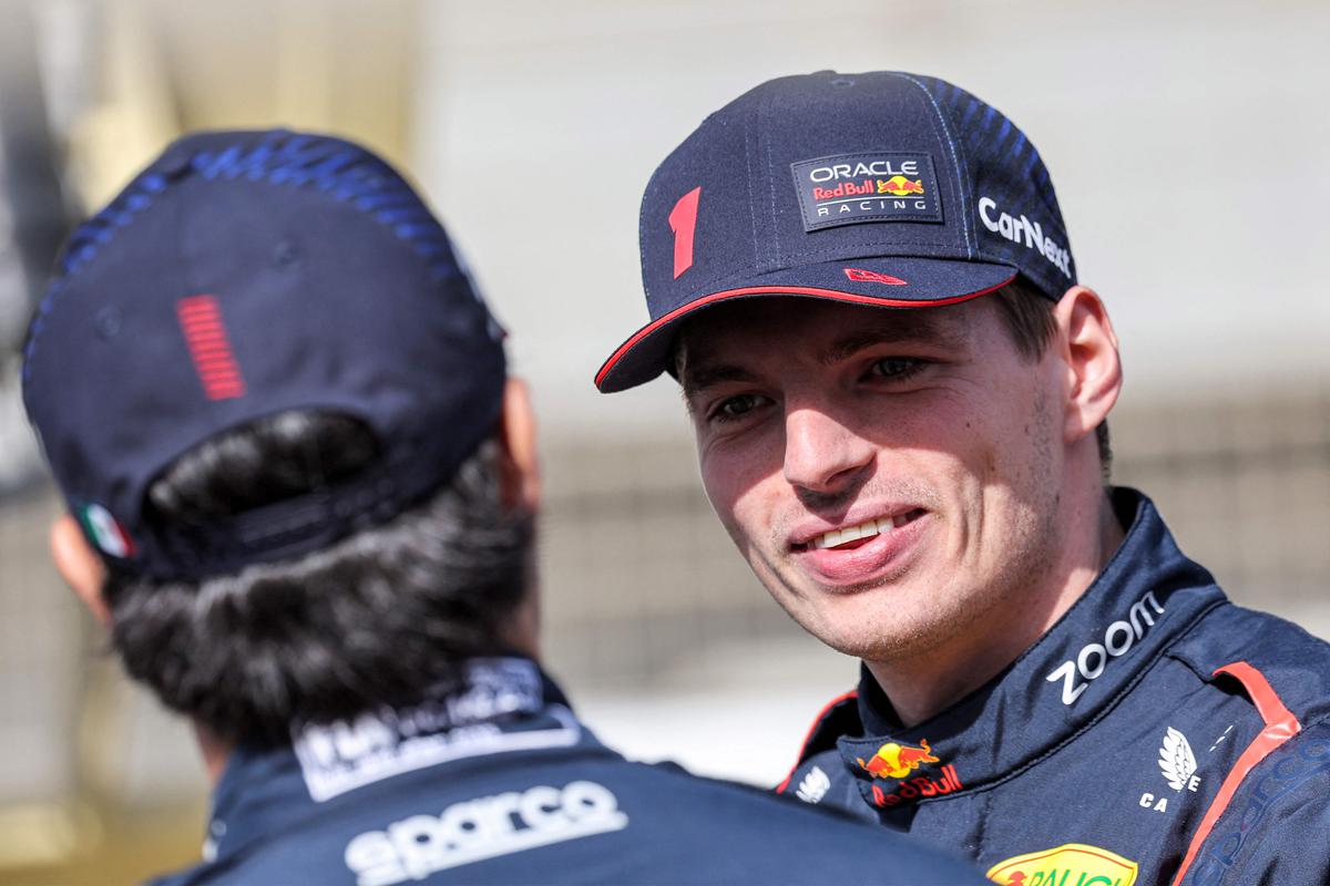 découvrez les principaux prétendants au titre de formule 1 cette saison, analyse des pilotes et équipes en lice pour la victoire.