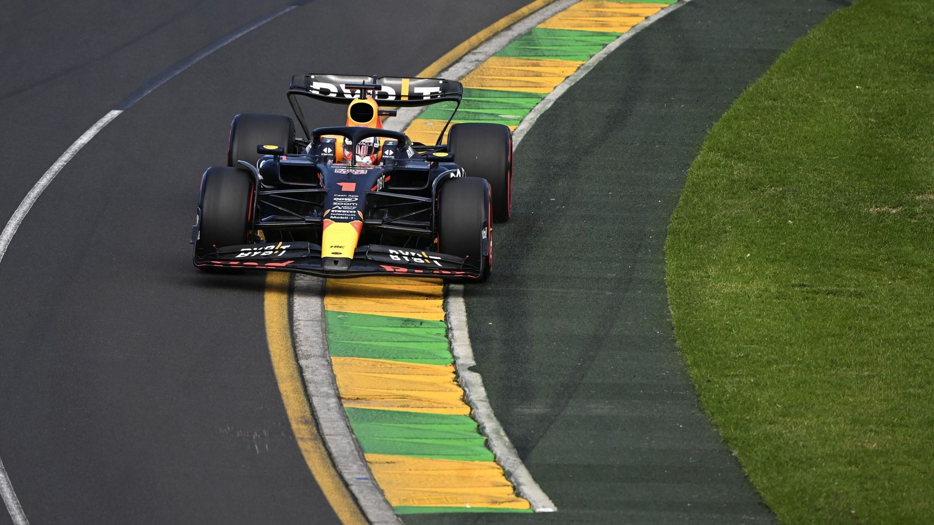 mercedes domine les derniers essais à bahreïn, montrant une performance impressionnante avant la course.