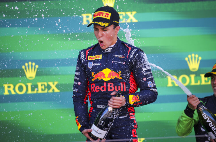 Formule 1 : Isack Hadjar enflammé aux qualifications de Melbourne, à la poursuite des leaders incontestables