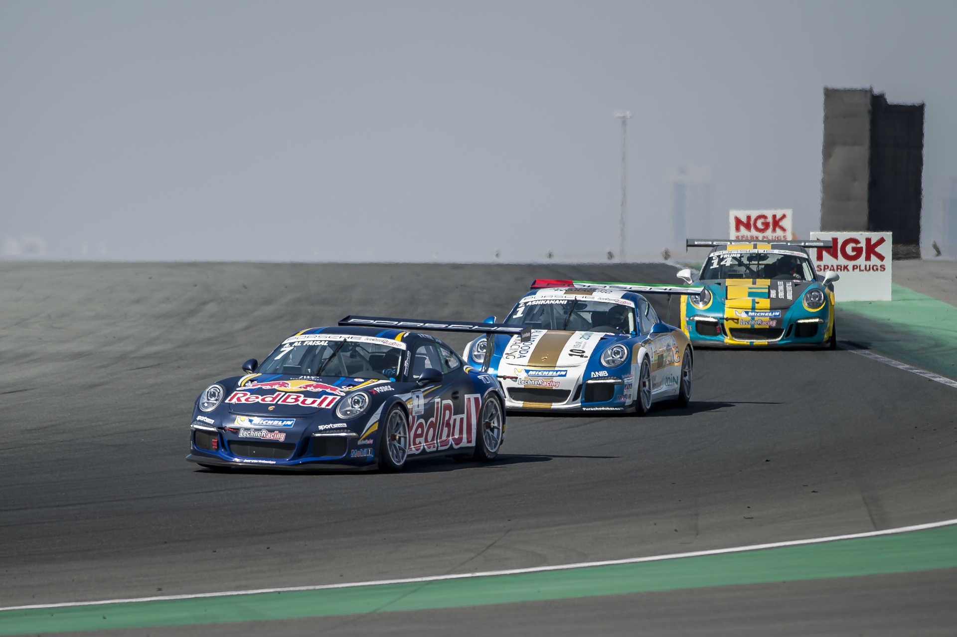 Formule 1 : un accident spectaculaire en Porsche Carrera Cup perturbe le lancement du Grand Prix du Japon