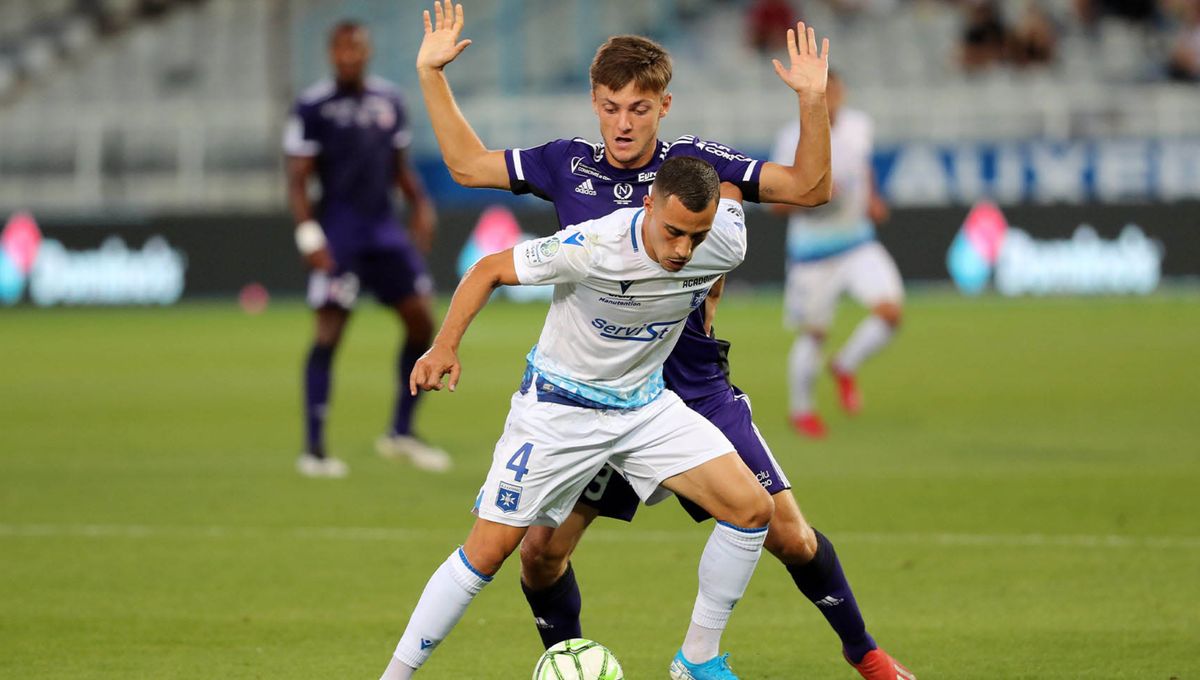 l'aja traverse une crise offensive majeure, et l'entraîneur explore de nouvelles stratégies pour relancer l'attaque de l'équipe.