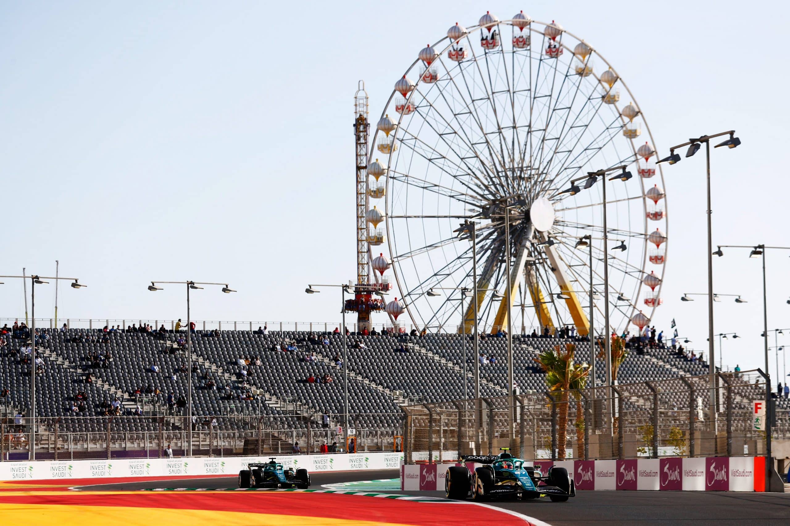 l'arabie saoudite déploie un système antimissile avancé pour assurer la sécurité du grand prix de formule 1, protégeant les participants et les spectateurs contre toute menace.