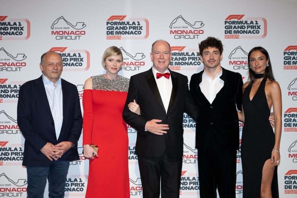 découvrez comment charles leclerc célèbre son mariage avec émotion et élégance, un moment unique dans la vie du pilote de f1.