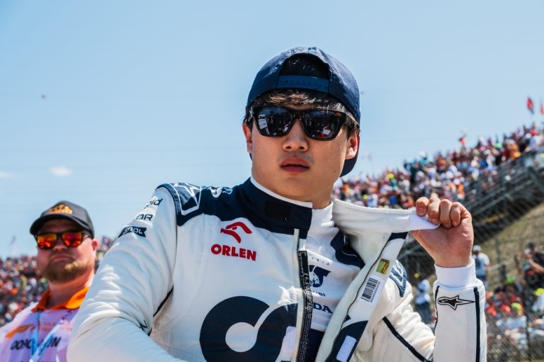 découvrez le classement des salaires des pilotes de f1, de 500 000 € à 65 millions d'euros, et explorez les rémunérations des stars de la formule 1.