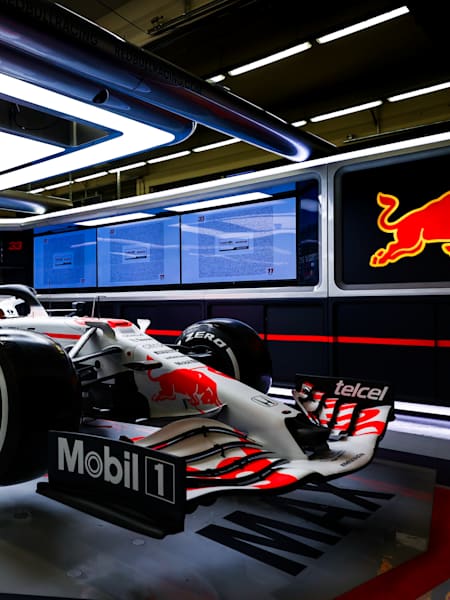 la fia lance une enquête sur l'utilisation des ailerons avant mobiles en f1, examinant leur conformité aux règles techniques pour garantir une compétition équitable.