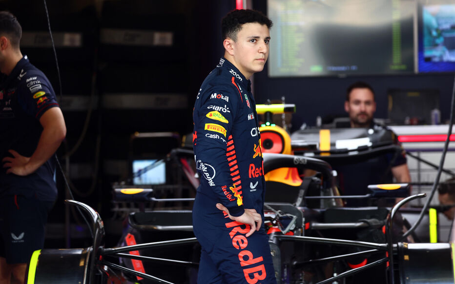 découvrez si isack hadjar peut mettre fin à la domination de verstappen en formule 1 et bouleverser la hiérarchie du championnat avec ses performances prometteuses.