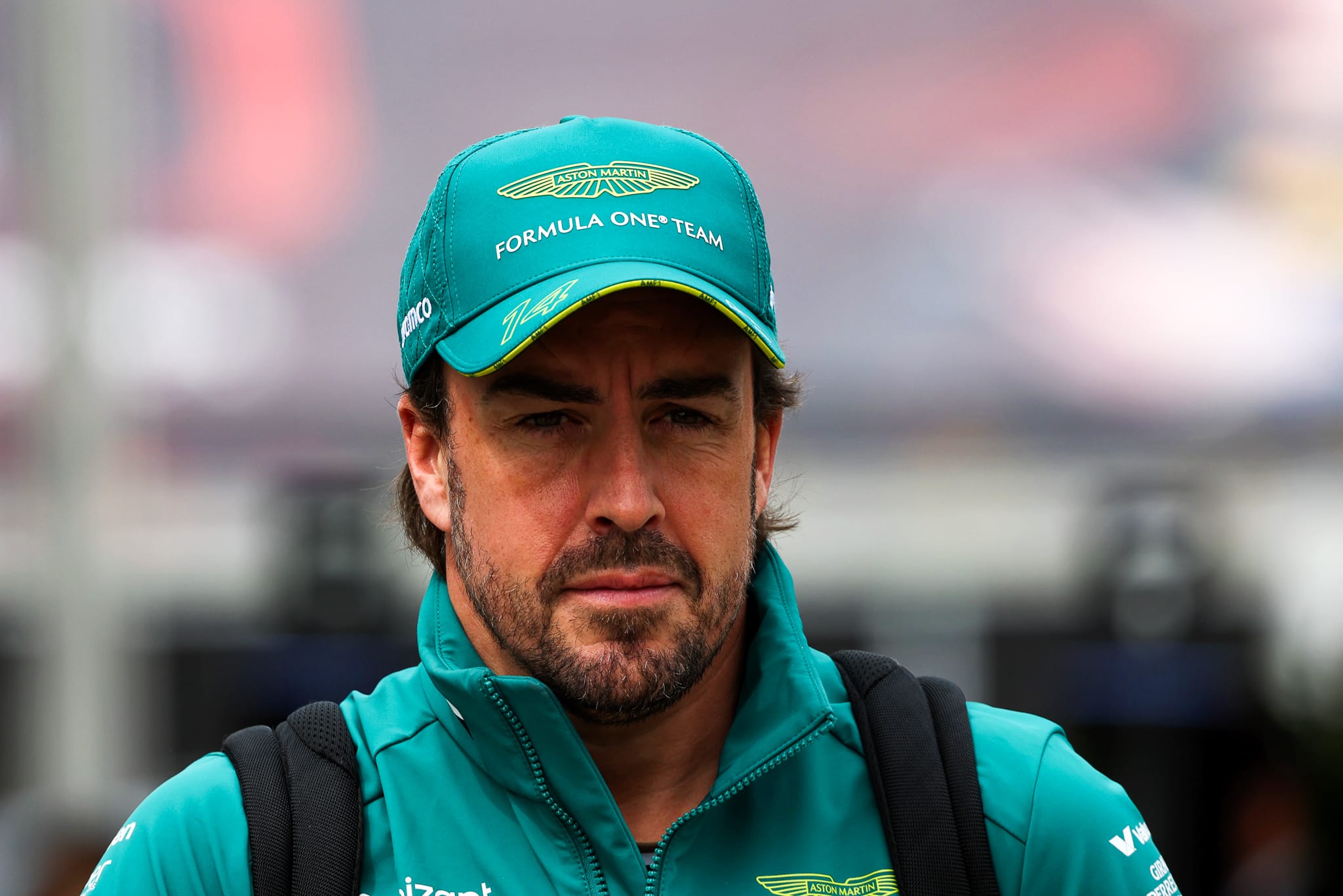 découvrez julien fébreau, pilote emblématique en f1, lors du grand prix de france historique. revivez ses exploits et sa passion pour la course automobile.