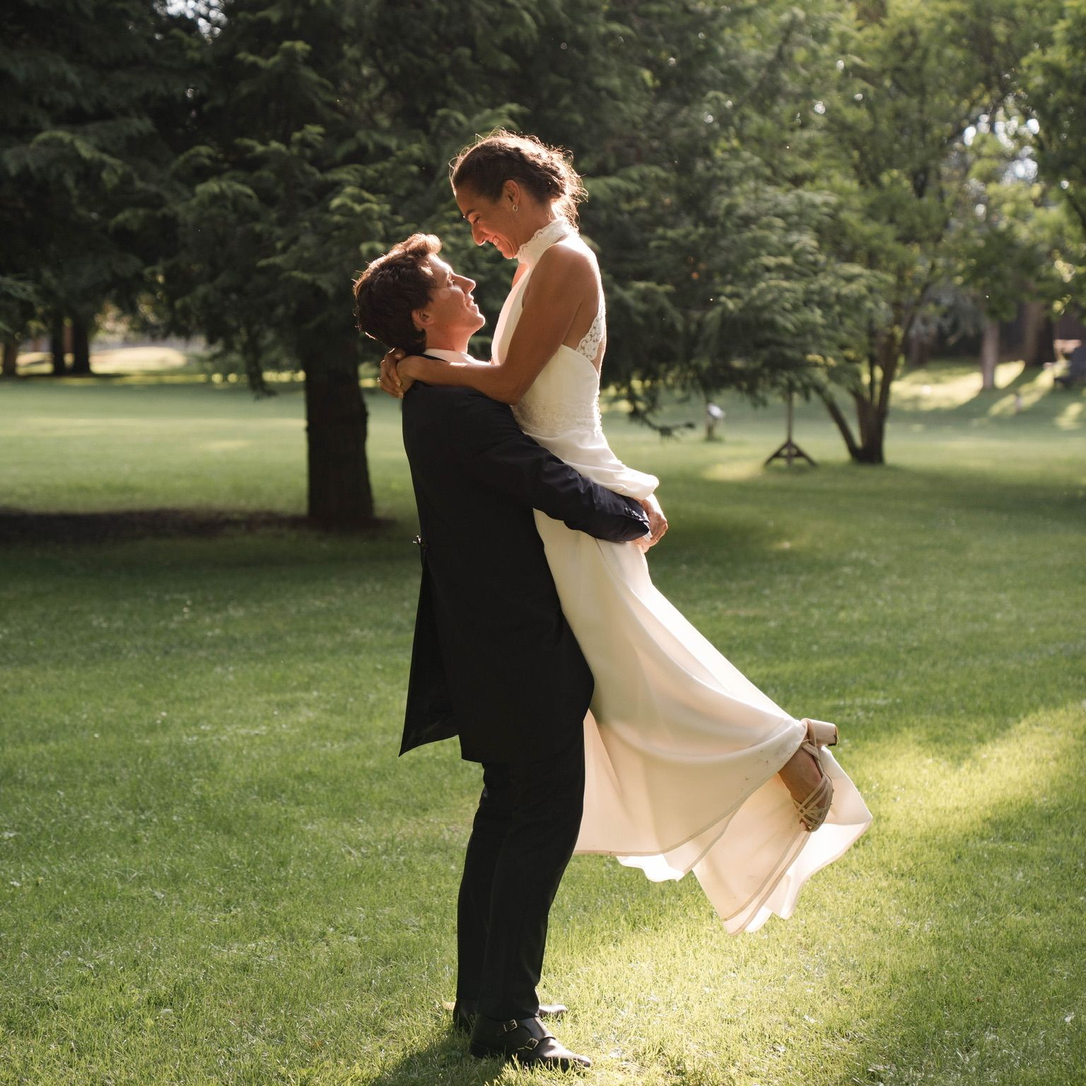 découvrez le mariage glamour de charles leclerc, une célébration élégante et pleine de charme alliant joie, style et moments inoubliables.