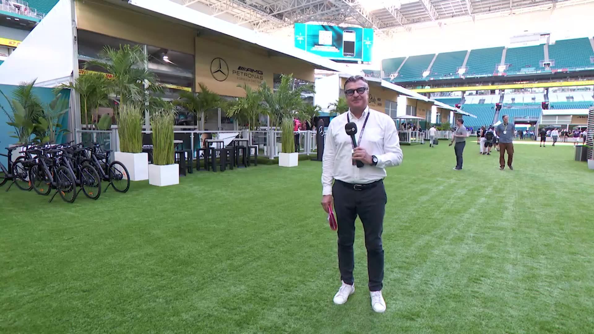 oscar piastri s'impose lors des essais libres 2 en f1, dominant la séance avec une performance impressionnante qui annonce une course prometteuse.