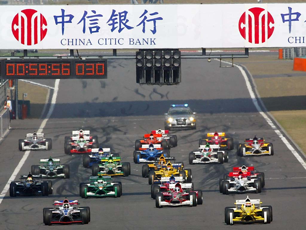 découvrez le top 10 des pilotes du sprint gp à shanghai, avec les performances clés et moments forts de la course.