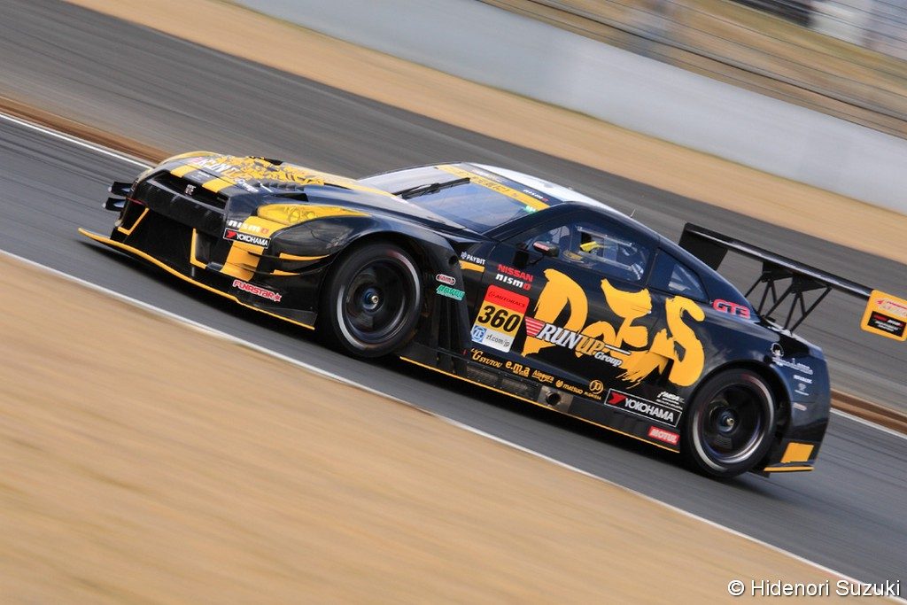 découvrez comment verstappen s'initie à la super gt avant le grand prix du japon, une expérience unique qui prépare le pilote à la compétition à venir.