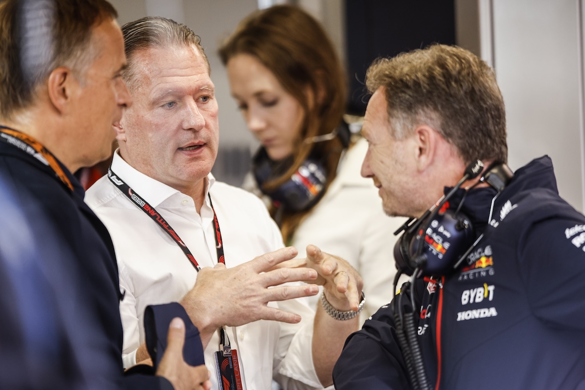 découvrez l'analyse approfondie de verstappen et l'effondrement récent de red bull, les enjeux et les conséquences pour l'équipe en formule 1.