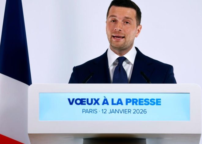 IMAGES UNIQUES – Jordan Bardella et Maria Carolina de Bourbon des Deux-Siciles : Une romance au cœur de l’actualité