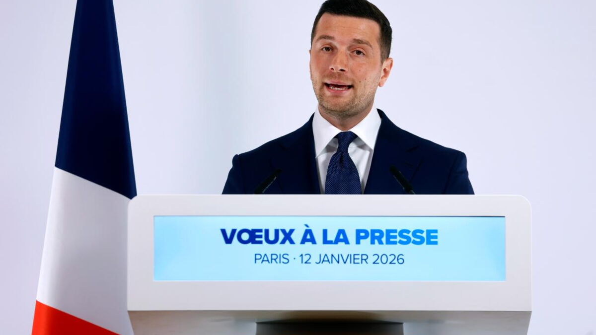 IMAGES UNIQUES – Jordan Bardella et Maria Carolina de Bourbon des Deux-Siciles : Une romance au cœur de l’actualité