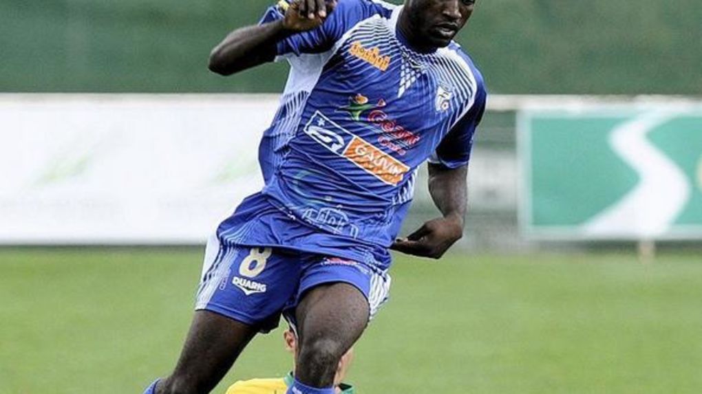 Nationale 2 : Comment Yassine Azahaf a su s&rsquo;adapter à l’effectif pour mener Chauray vers la victoire