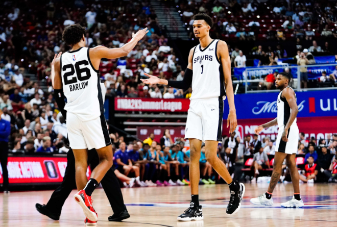 Wembanyama brille en playoffs : 35 points éclatants et un lancement prometteur avec les Spurs