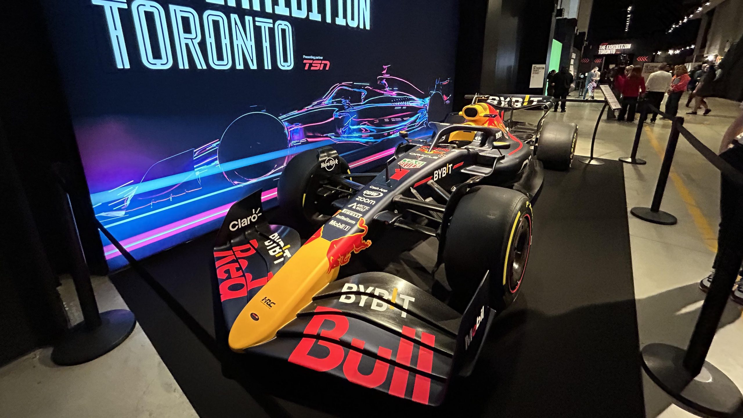 découvrez et réservez vos billets pour l'exposition formula 1, une immersion unique dans l'univers des courses automobiles et de la haute performance.