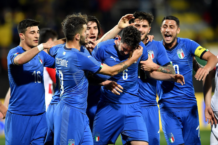 découvrez l'analyse complète de la crise actuelle de la squadra azzurra, ses causes, ses impacts et les perspectives d'avenir pour l'équipe nationale italienne de football.