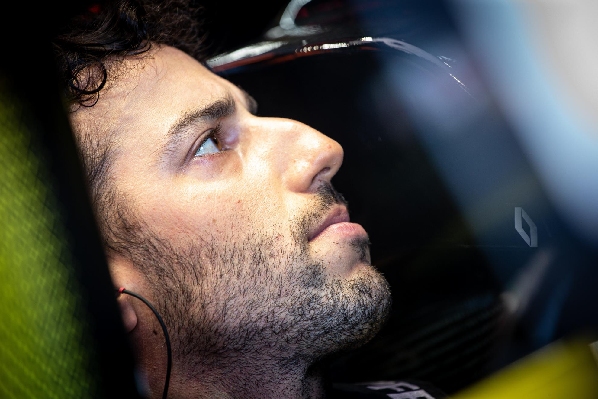 daniel ricciardo revient sur son départ de la f1, ses motivations et ses projets futurs dans le monde du sport automobile.