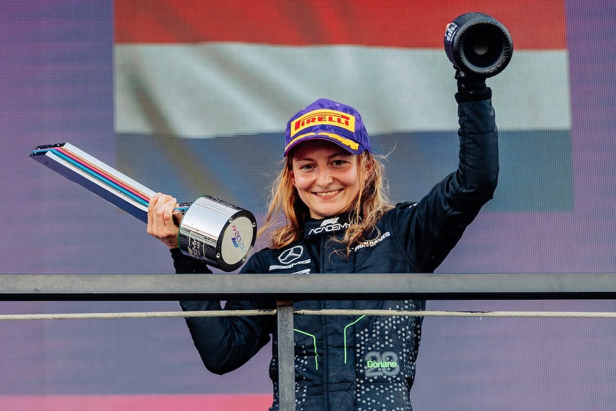 découvrez doriane pin, la première pilote française à rejoindre l'écurie mercedes en formule 1, et son parcours exceptionnel dans le sport automobile.