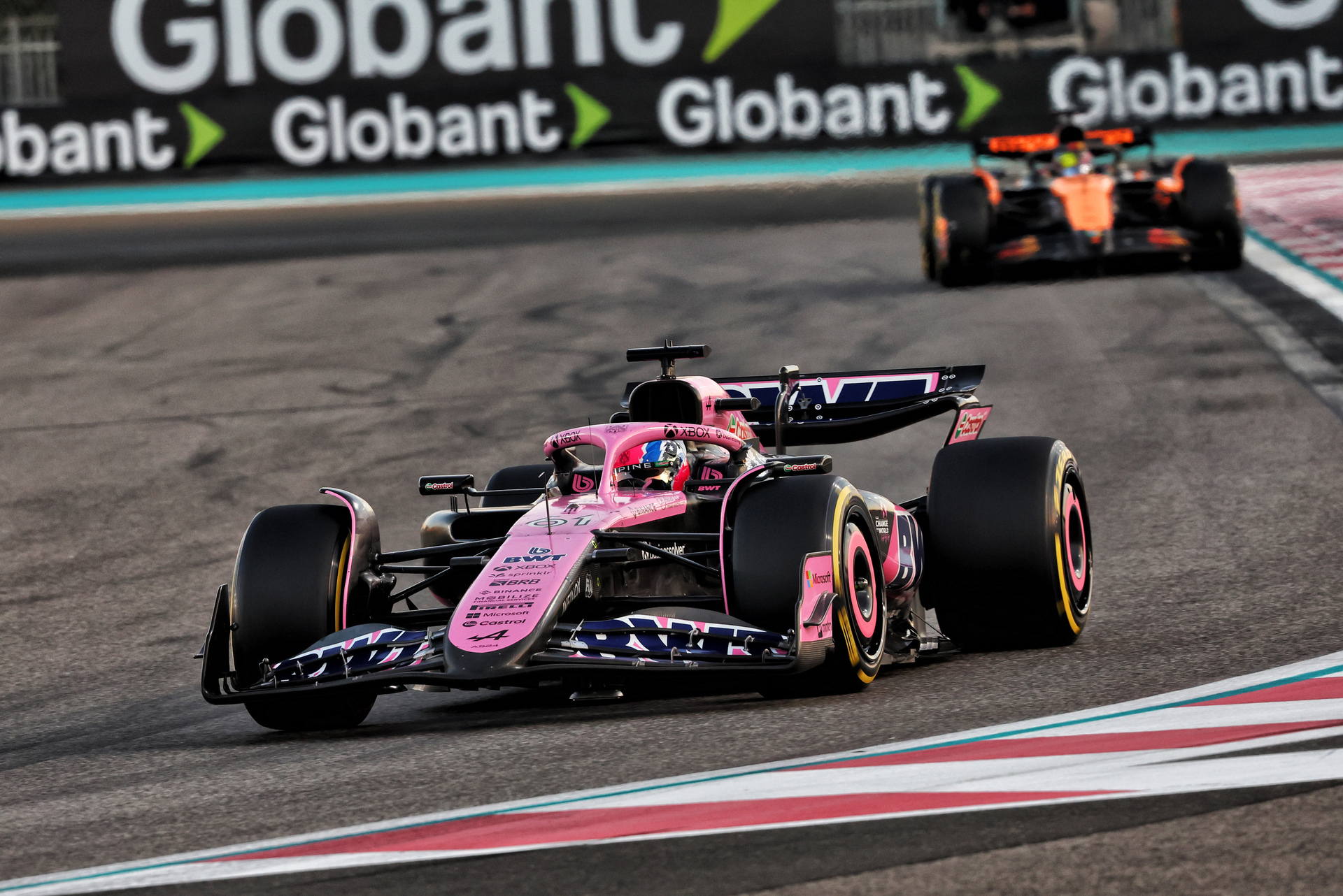 découvrez les révélations sur l'écurie alpine soupçonnée de privilégier pierre gasly en formule 1, au cœur des dernières controverses du championnat.