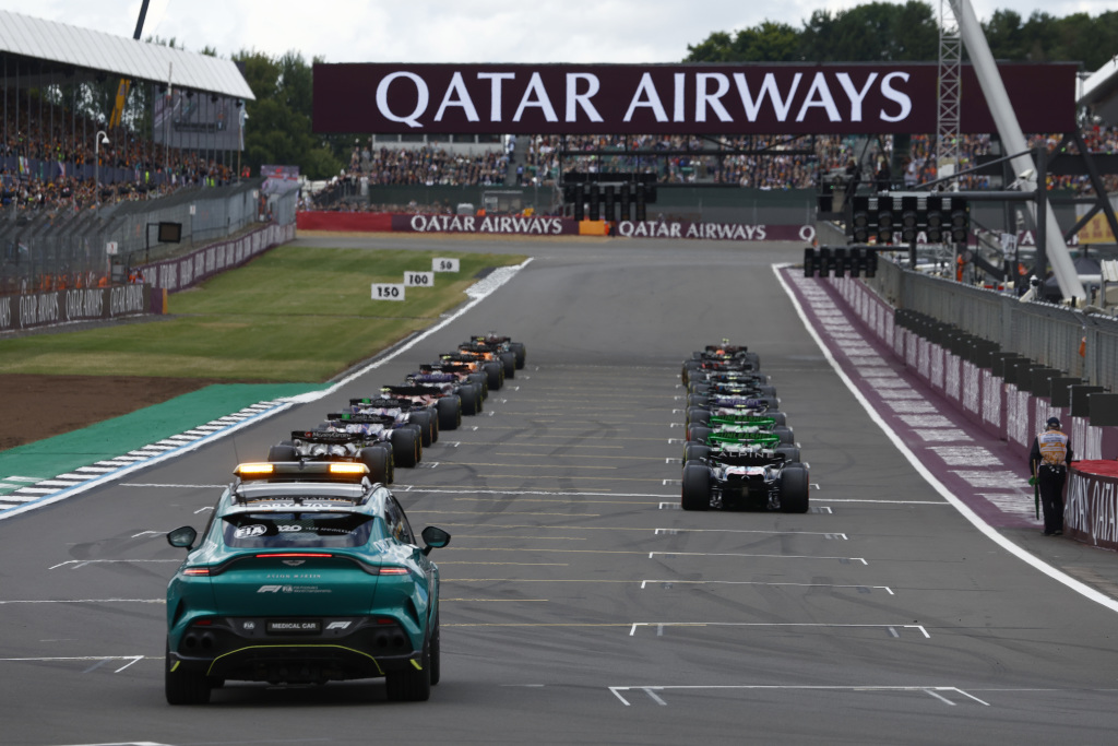 découvrez la passion et la vitesse : comparaison entre l'endurance et la formule 1 lors des courses emblématiques en italie.