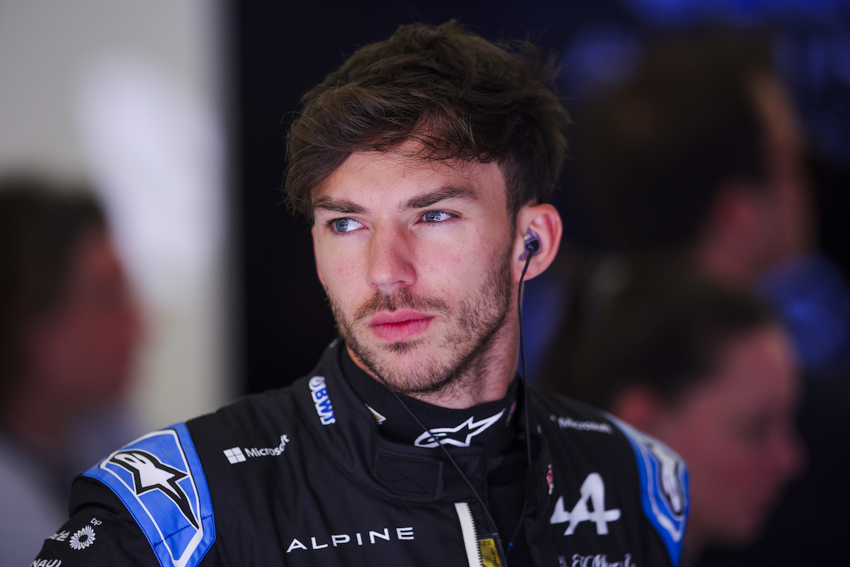 gasly exprime ses critiques sur la dévalorisation des pilotes en formule 1, soulignant les défis et les enjeux actuels du sport.