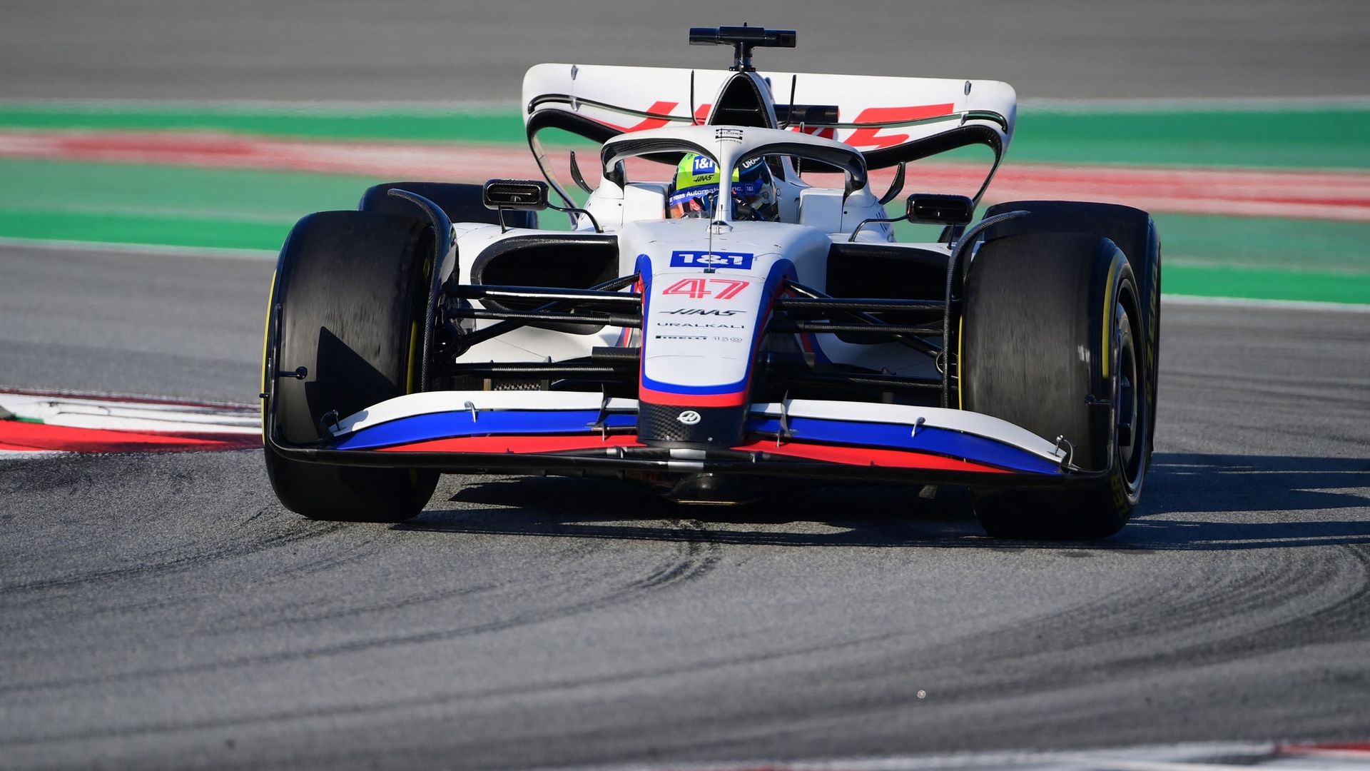 jacky ickx dénonce l'indifférence croissante envers la mécanique en formule 1, soulignant l'importance du savoir-faire technique dans ce sport emblématique.